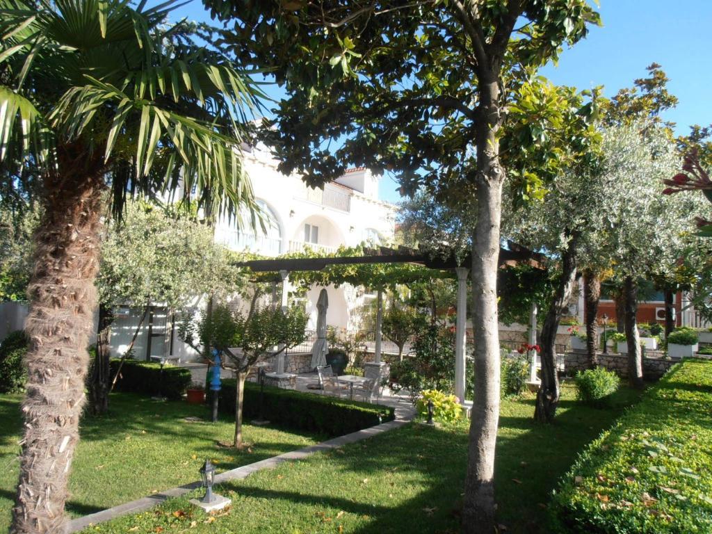 Hotel Metkovic Exterior photo